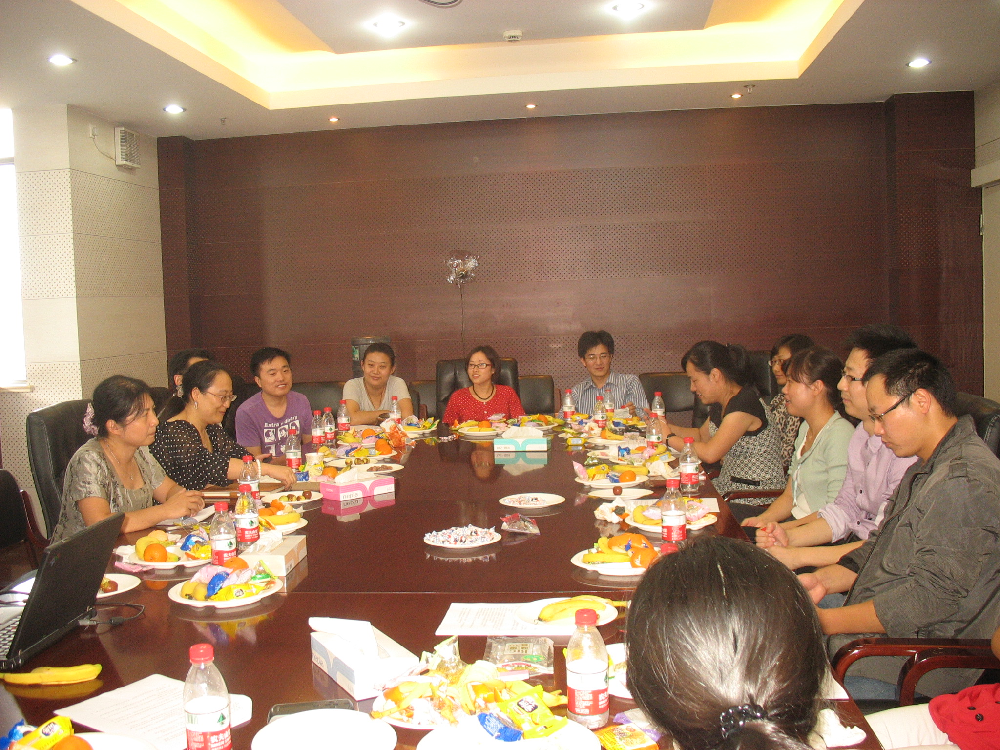 杏吧原创
召开青年教师座谈会