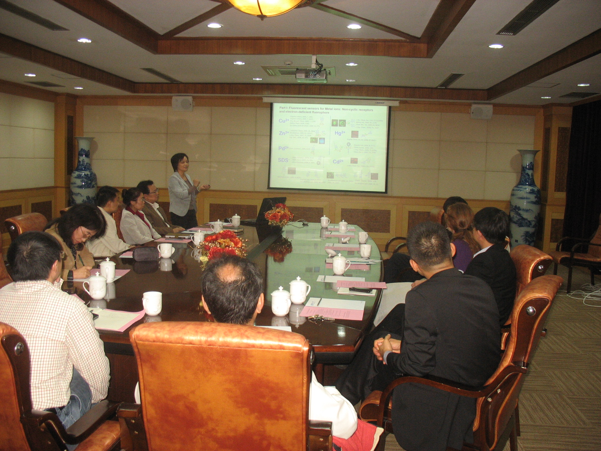 杏吧原创
常务副院长徐玉芳教授介绍科研工作